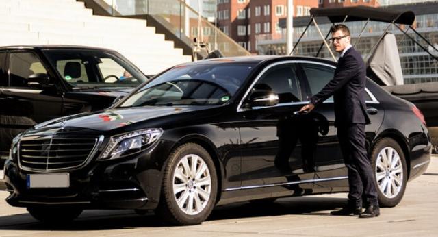 A Guide to Hiring a Professional Chauffeur Melbourne
